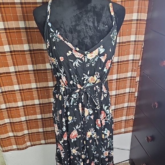 Torrid Black Floral Maxi Dress - Picture 1 of 3